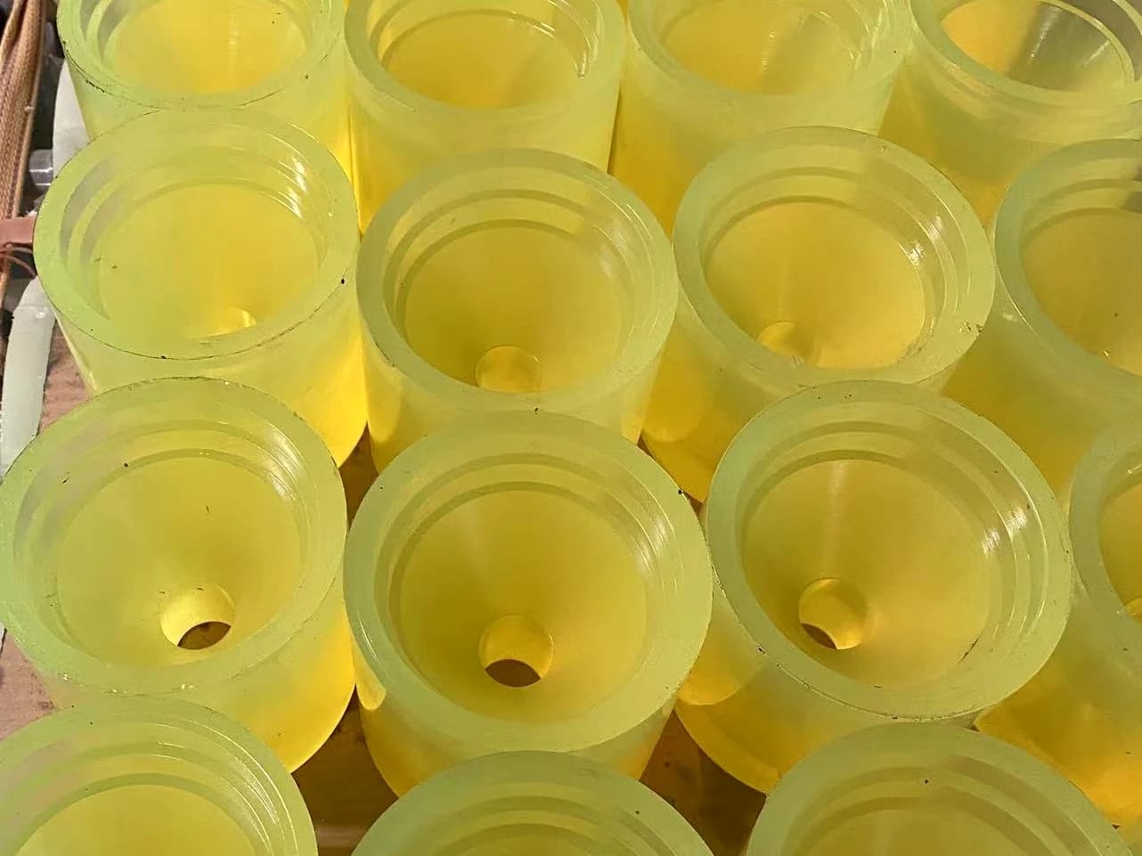 批量生产的黄色聚氨酯模压件